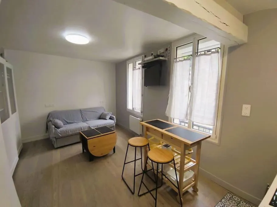 Chic So Paris Apartment