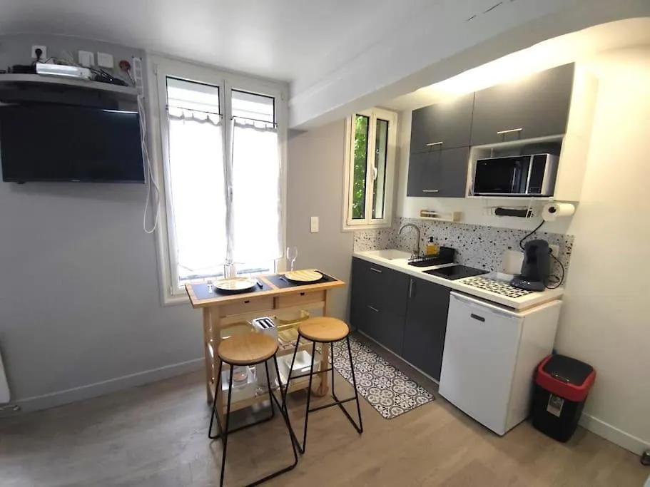 Chic So Paris Apartment 0*,  France