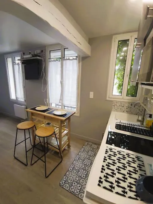 Chic So Paris Apartment